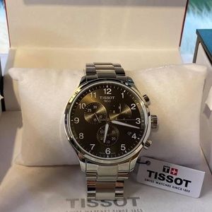 Tissot Chronograph XL Classic
Scratch-resistant Sapphire Crystal